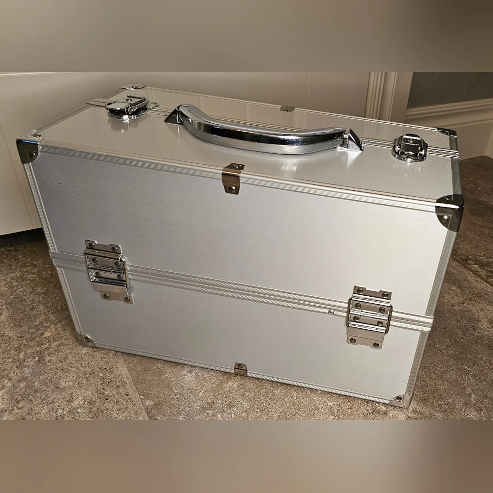 [Arbonne] Metal Makeup Case/Organizer